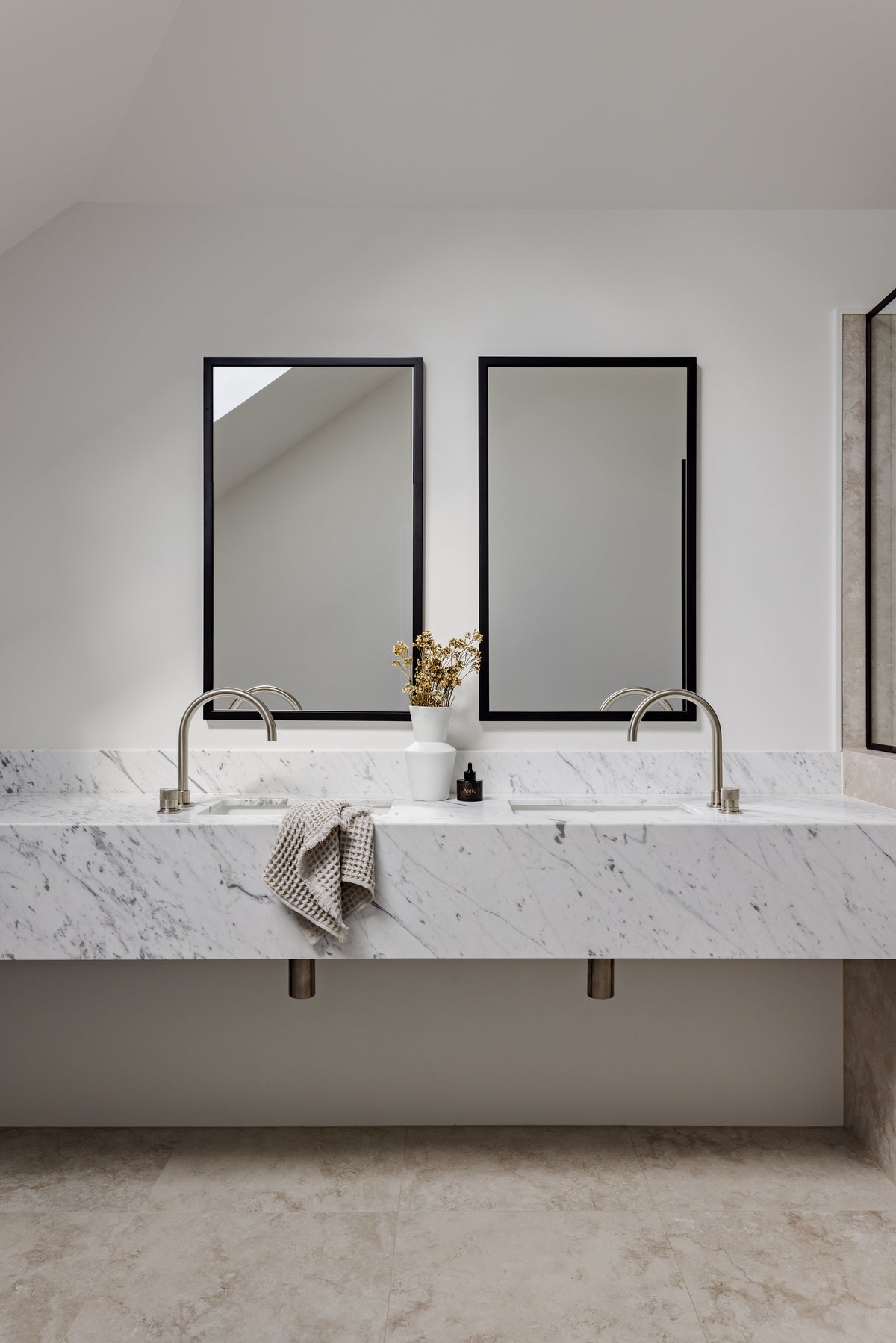 Studio xOx | Exclusive Faucet Strommen Tapware, Tiles & Vanities